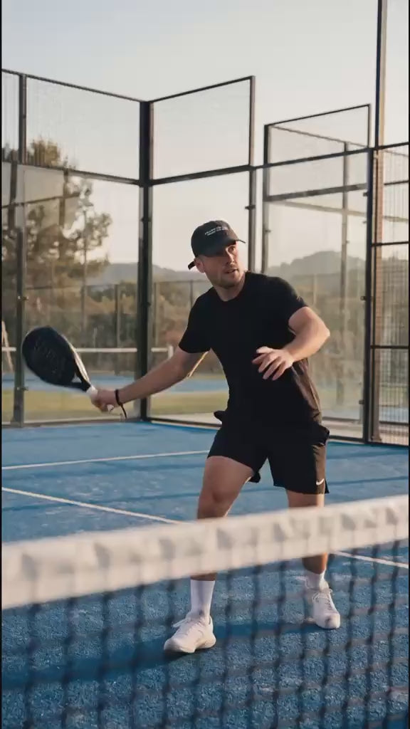 001 Performance Cap in movimento e in dettaglio